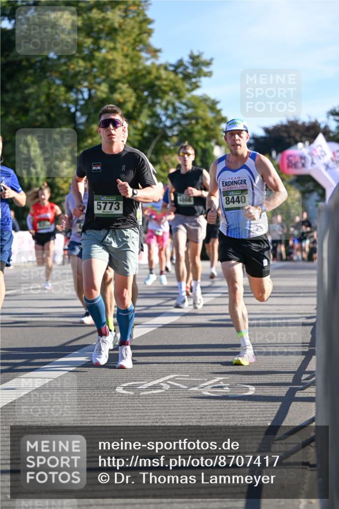 07.09.2025 - BARMER Alsterlauf Dr. Thomas Lammeyer http://msf.ph/oto/8707417 07.09.2025 09:27:37 Laufen 5773, 1866, 8440 meine-sportfotos.de
