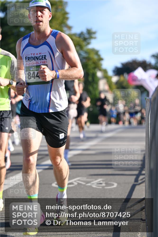 07.09.2025 - BARMER Alsterlauf Dr. Thomas Lammeyer http://msf.ph/oto/8707425 07.09.2025 09:27:38 Laufen 844 meine-sportfotos.de