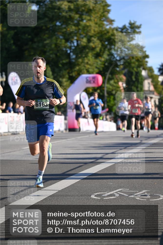 07.09.2025 - BARMER Alsterlauf Dr. Thomas Lammeyer http://msf.ph/oto/8707456 07.09.2025 09:27:48 Laufen 6163 meine-sportfotos.de