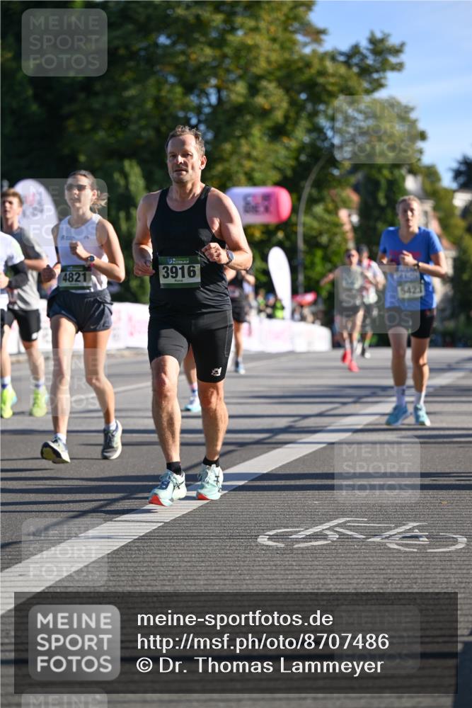 07.09.2025 - BARMER Alsterlauf Dr. Thomas Lammeyer http://msf.ph/oto/8707486 07.09.2025 09:27:54 Laufen 4821, 3916, 5423 meine-sportfotos.de