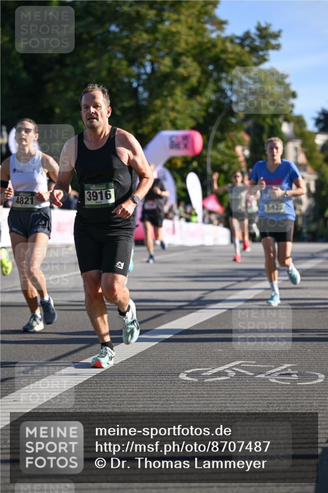 07.09.2025 - BARMER Alsterlauf Dr. Thomas Lammeyer http://msf.ph/oto/8707487 07.09.2025 09:27:54 Laufen 4821, 136, 3916, 5423 meine-sportfotos.de