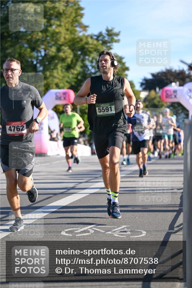 07.09.2025 - BARMER Alsterlauf Dr. Thomas Lammeyer http://msf.ph/oto/8707538 07.09.2025 09:28:04 Laufen 36, 4762, 5591 meine-sportfotos.de