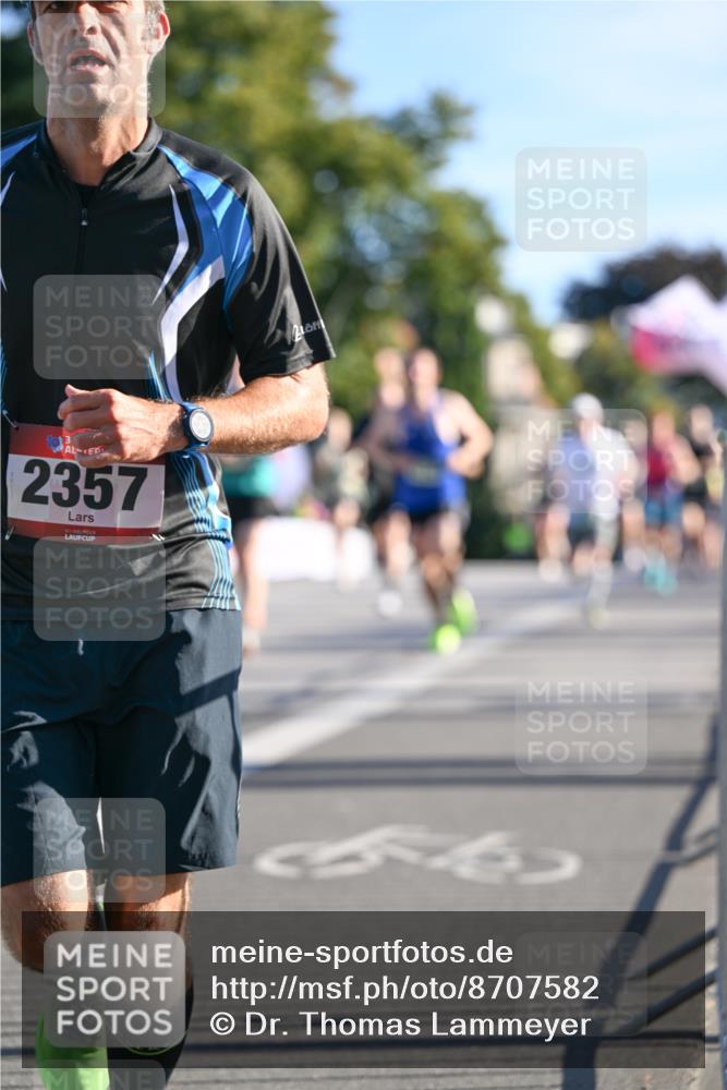 07.09.2025 - BARMER Alsterlauf Dr. Thomas Lammeyer http://msf.ph/oto/8707582 07.09.2025 09:28:12 Laufen 1013, 2357 meine-sportfotos.de
