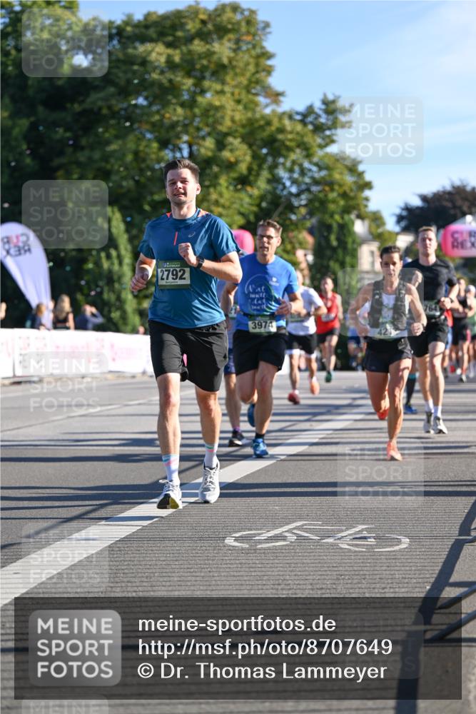 07.09.2025 - BARMER Alsterlauf Dr. Thomas Lammeyer http://msf.ph/oto/8707649 07.09.2025 09:28:28 Laufen 8412, 2792, 3974 meine-sportfotos.de