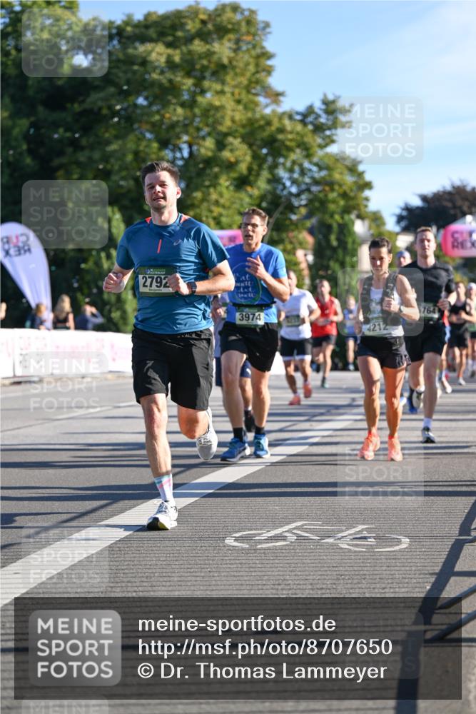 07.09.2025 - BARMER Alsterlauf Dr. Thomas Lammeyer http://msf.ph/oto/8707650 07.09.2025 09:28:28 Laufen 2792, 3974, 4212, 764 meine-sportfotos.de