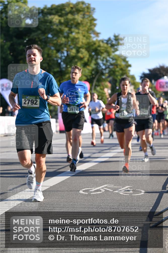 07.09.2025 - BARMER Alsterlauf Dr. Thomas Lammeyer http://msf.ph/oto/8707652 07.09.2025 09:28:29 Laufen 36, 2792, 3974 meine-sportfotos.de