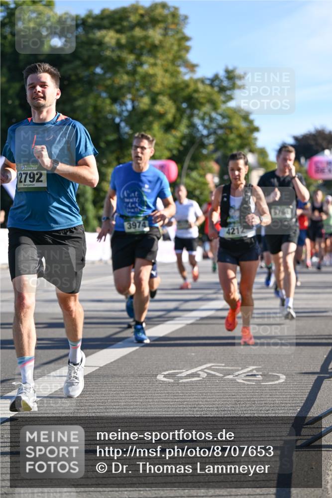 07.09.2025 - BARMER Alsterlauf Dr. Thomas Lammeyer http://msf.ph/oto/8707653 07.09.2025 09:28:29 Laufen 136, 2792, 3974, 4212, 54 meine-sportfotos.de