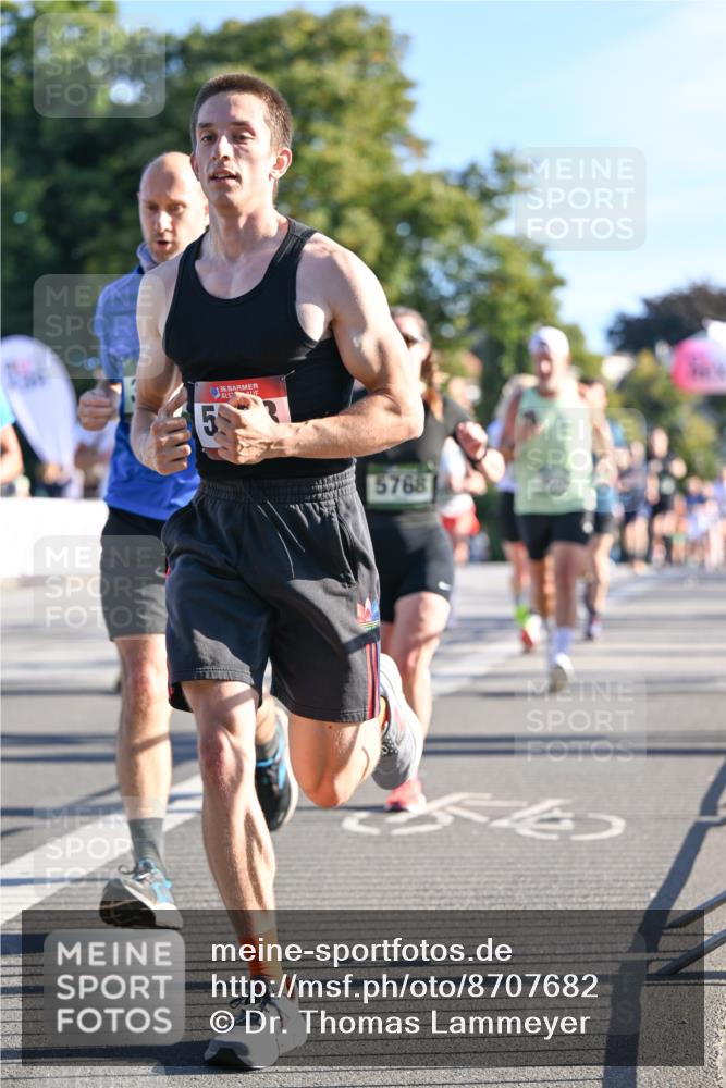 07.09.2025 - BARMER Alsterlauf Dr. Thomas Lammeyer http://msf.ph/oto/8707682 07.09.2025 09:28:34 Laufen 5, 136, 5768 meine-sportfotos.de