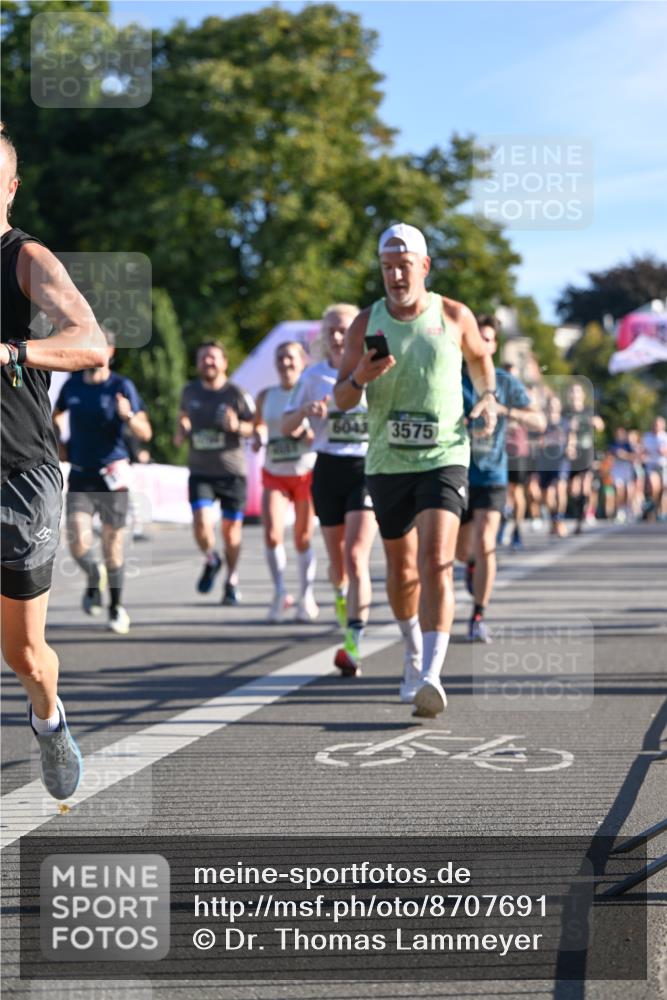07.09.2025 - BARMER Alsterlauf Dr. Thomas Lammeyer http://msf.ph/oto/8707691 07.09.2025 09:28:36 Laufen 6043, 3575 meine-sportfotos.de