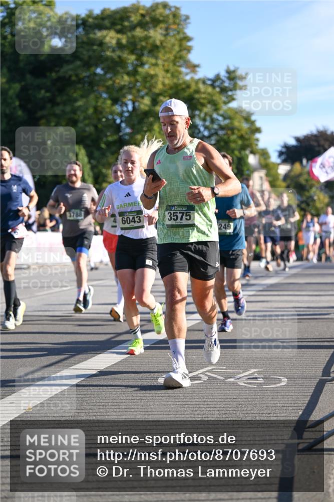 07.09.2025 - BARMER Alsterlauf Dr. Thomas Lammeyer http://msf.ph/oto/8707693 07.09.2025 09:28:36 Laufen 3788, 6043, 3575, 249 meine-sportfotos.de