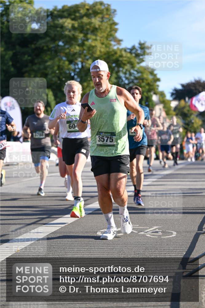 07.09.2025 - BARMER Alsterlauf Dr. Thomas Lammeyer http://msf.ph/oto/8707694 07.09.2025 09:28:36 Laufen 604, 3575 meine-sportfotos.de
