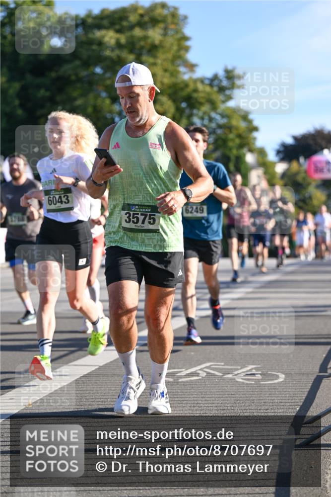 07.09.2025 - BARMER Alsterlauf Dr. Thomas Lammeyer http://msf.ph/oto/8707697 07.09.2025 09:28:37 Laufen 6043, 36, 3575, 6249 meine-sportfotos.de