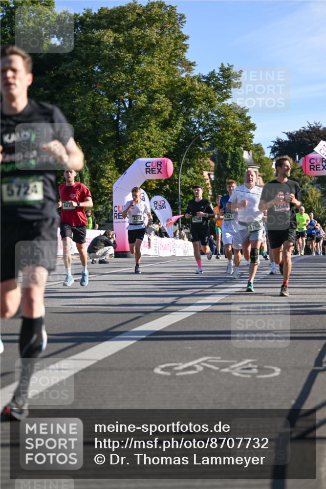 07.09.2025 - BARMER Alsterlauf Dr. Thomas Lammeyer http://msf.ph/oto/8707732 07.09.2025 09:28:43 Laufen 5724, 4358, 6321, 6298, 4754, 54, 5044 meine-sportfotos.de