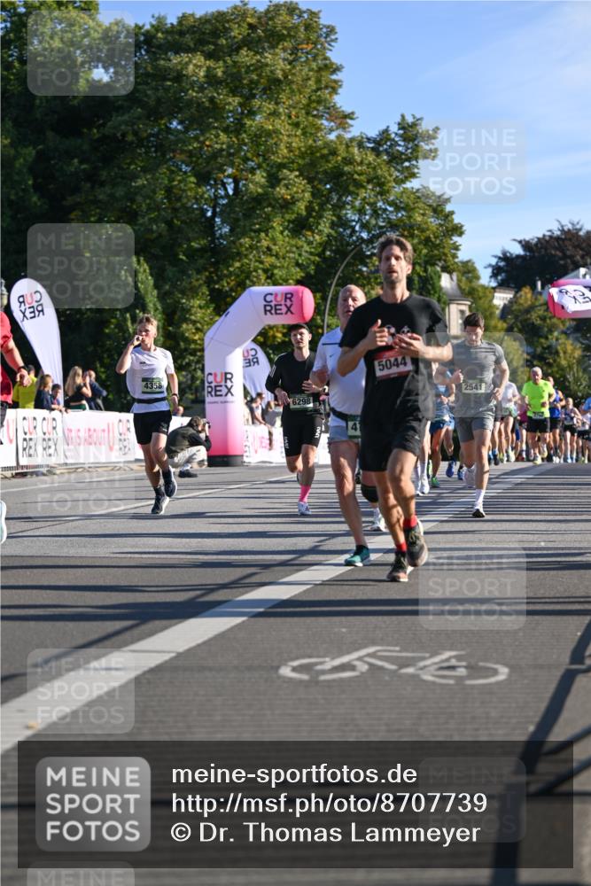 07.09.2025 - BARMER Alsterlauf Dr. Thomas Lammeyer http://msf.ph/oto/8707739 07.09.2025 09:28:44 Laufen 4358, 60, 5044, 6298, 2541, 54 meine-sportfotos.de
