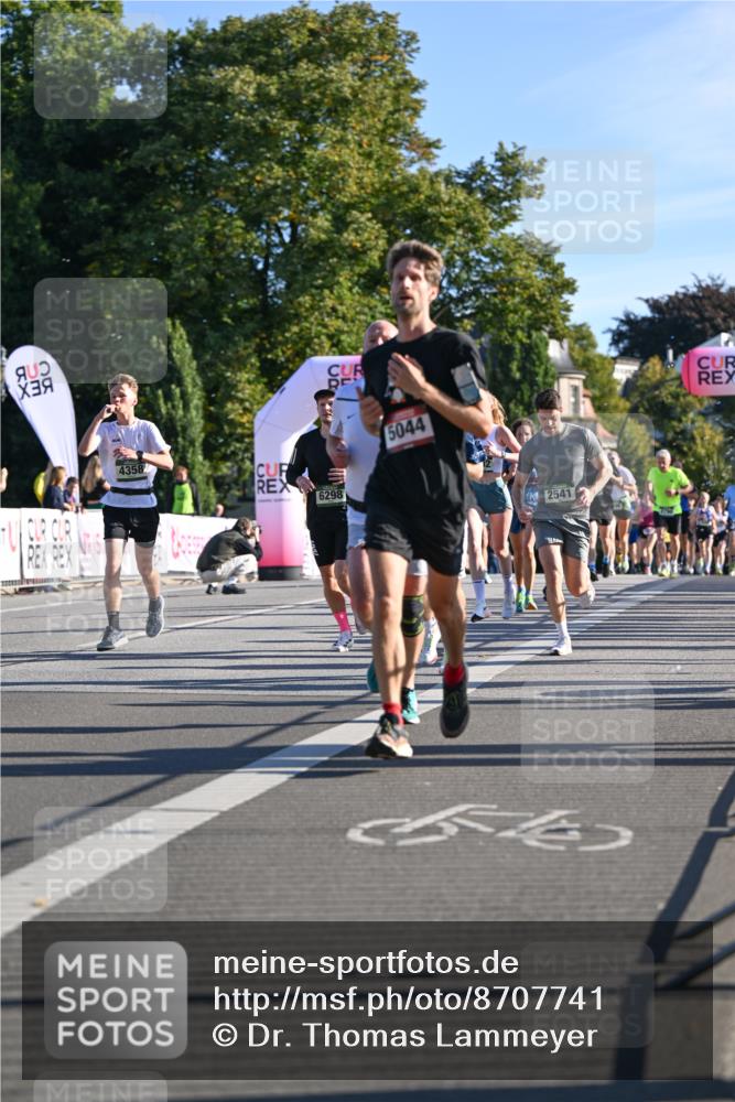 07.09.2025 - BARMER Alsterlauf Dr. Thomas Lammeyer http://msf.ph/oto/8707741 07.09.2025 09:28:44 Laufen 5044, 4358, 6298, 2541, 54 meine-sportfotos.de