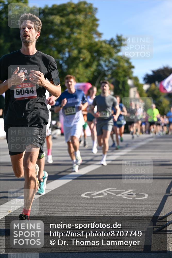 07.09.2025 - BARMER Alsterlauf Dr. Thomas Lammeyer http://msf.ph/oto/8707749 07.09.2025 09:28:45 Laufen 36, 5044 meine-sportfotos.de