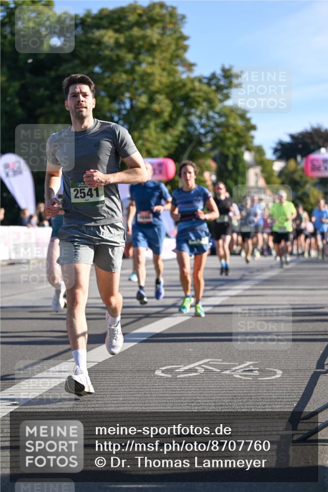 07.09.2025 - BARMER Alsterlauf Dr. Thomas Lammeyer http://msf.ph/oto/8707760 07.09.2025 09:28:47 Laufen 2541 meine-sportfotos.de