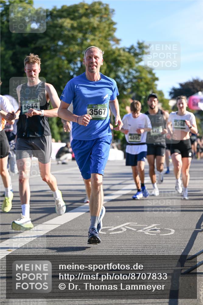 07.09.2025 - BARMER Alsterlauf Dr. Thomas Lammeyer http://msf.ph/oto/8707833 07.09.2025 09:28:59 Laufen 5644, 36, 3567, 4895, 8368 meine-sportfotos.de