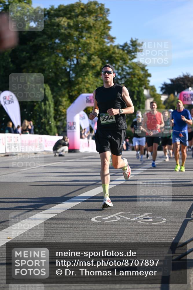07.09.2025 - BARMER Alsterlauf Dr. Thomas Lammeyer http://msf.ph/oto/8707897 07.09.2025 09:29:10 Laufen 3544 meine-sportfotos.de