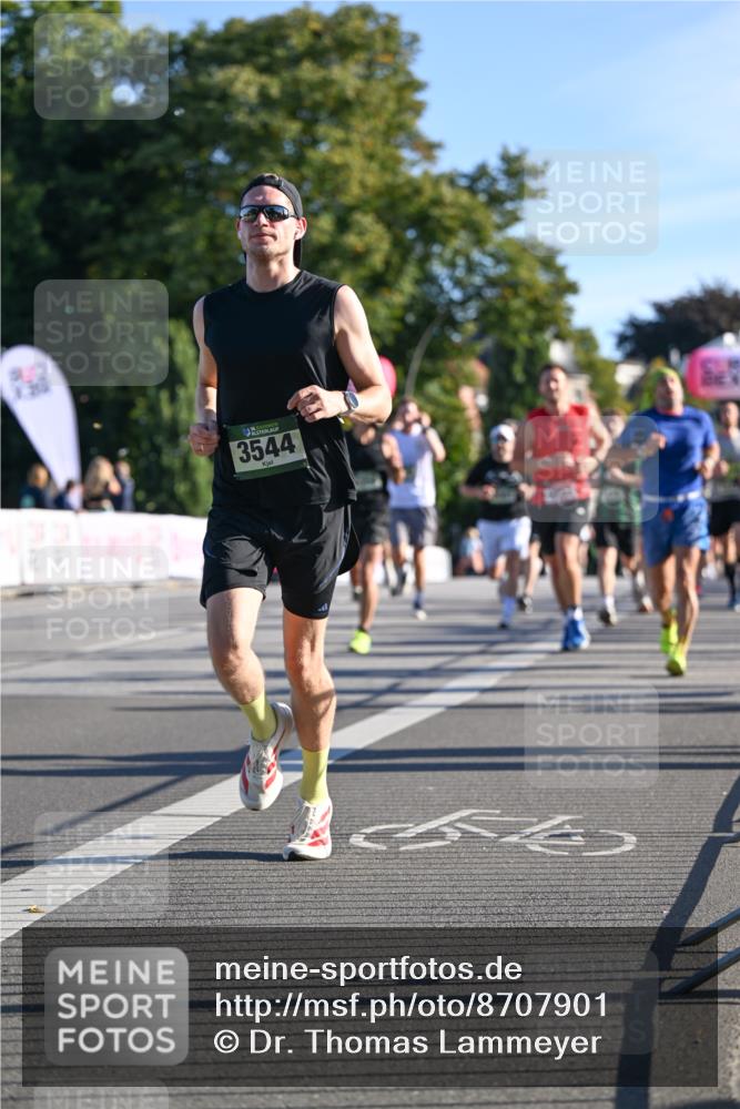 07.09.2025 - BARMER Alsterlauf Dr. Thomas Lammeyer http://msf.ph/oto/8707901 07.09.2025 09:29:10 Laufen 3544 meine-sportfotos.de