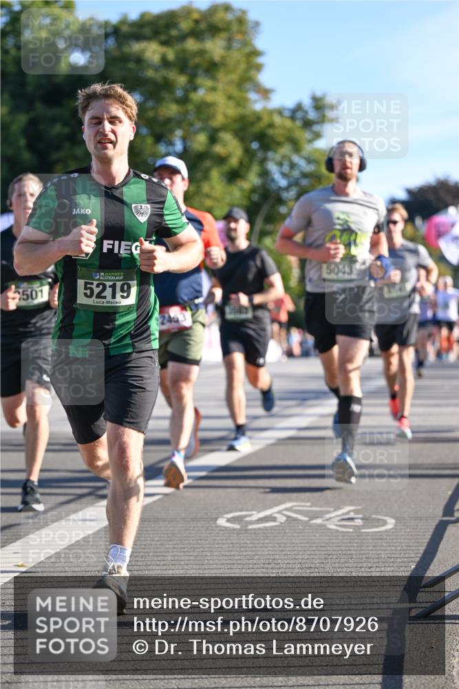 07.09.2025 - BARMER Alsterlauf Dr. Thomas Lammeyer http://msf.ph/oto/8707926 07.09.2025 09:29:15 Laufen 3501, 36, 5219, 5043 meine-sportfotos.de