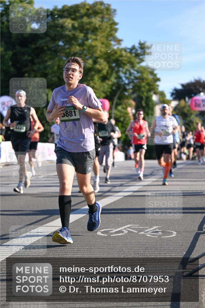 07.09.2025 - BARMER Alsterlauf Dr. Thomas Lammeyer http://msf.ph/oto/8707953 07.09.2025 09:29:20 Laufen 5881, 1024 meine-sportfotos.de