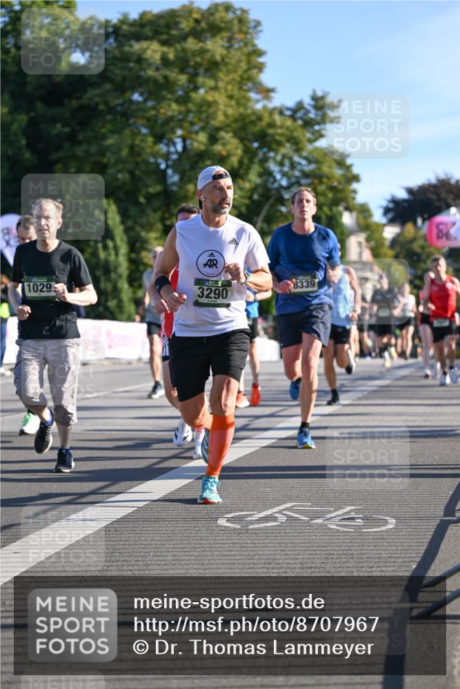 07.09.2025 - BARMER Alsterlauf Dr. Thomas Lammeyer http://msf.ph/oto/8707967 07.09.2025 09:29:22 Laufen 1029, 3290, 8339, 54 meine-sportfotos.de