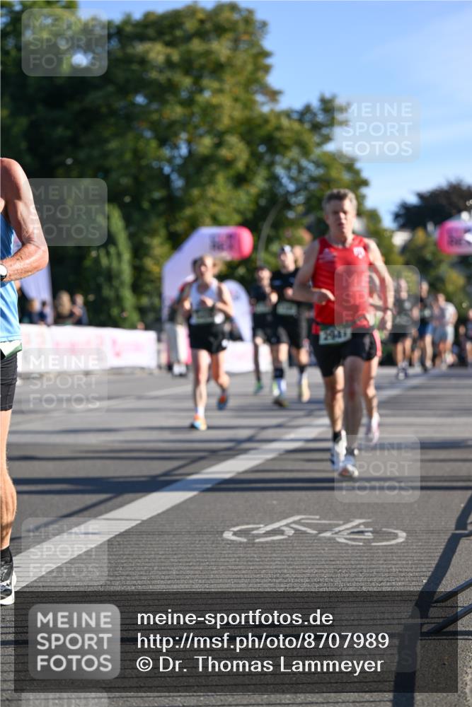 07.09.2025 - BARMER Alsterlauf Dr. Thomas Lammeyer http://msf.ph/oto/8707989 07.09.2025 09:29:26 Laufen 2941 meine-sportfotos.de