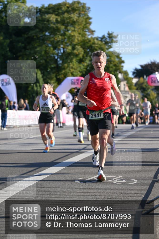 07.09.2025 - BARMER Alsterlauf Dr. Thomas Lammeyer http://msf.ph/oto/8707993 07.09.2025 09:29:26 Laufen 812, 5428, 2941 meine-sportfotos.de
