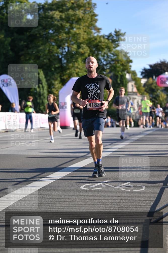 07.09.2025 - BARMER Alsterlauf Dr. Thomas Lammeyer http://msf.ph/oto/8708054 07.09.2025 09:29:37 Laufen 4182 meine-sportfotos.de