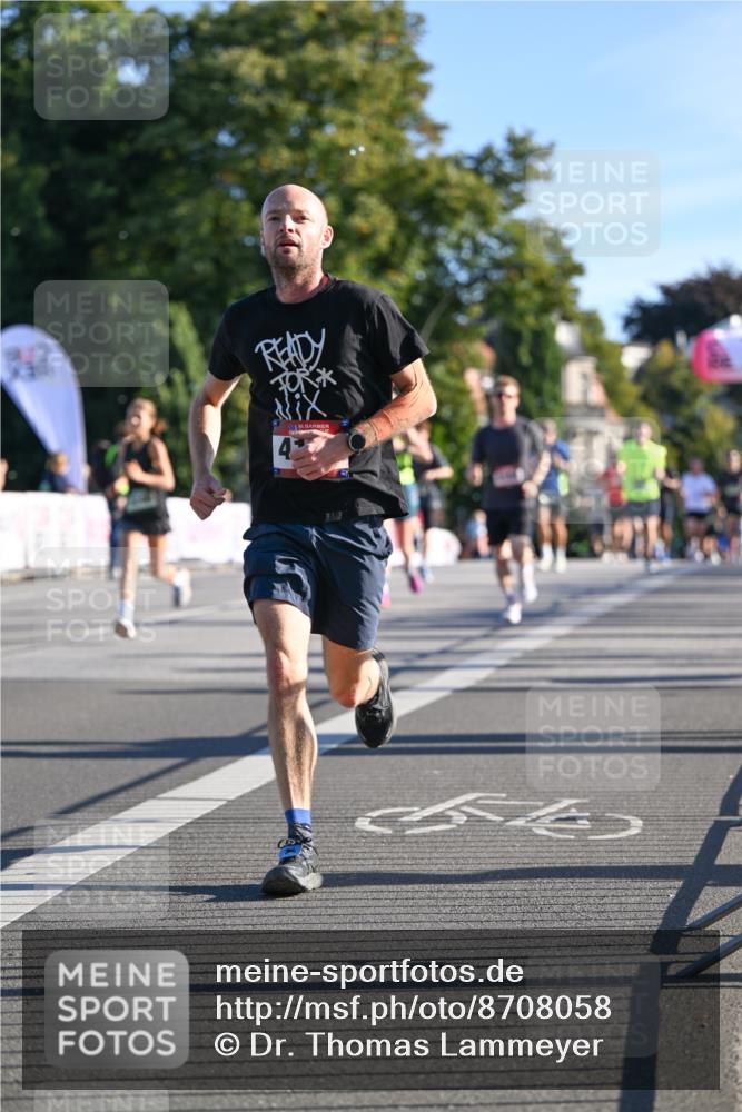 07.09.2025 - BARMER Alsterlauf Dr. Thomas Lammeyer http://msf.ph/oto/8708058 07.09.2025 09:29:37 Laufen 112, 4, 36 meine-sportfotos.de