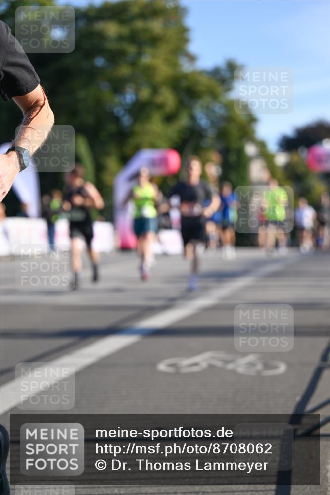 07.09.2025 - BARMER Alsterlauf Dr. Thomas Lammeyer http://msf.ph/oto/8708062 07.09.2025 09:29:38 Laufen  meine-sportfotos.de