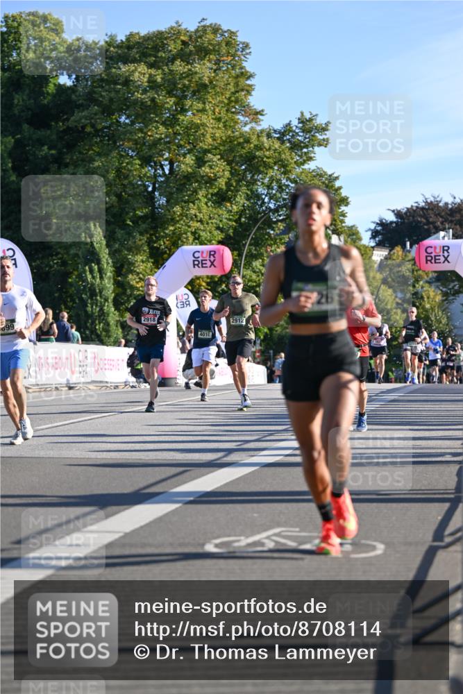 07.09.2025 - BARMER Alsterlauf Dr. Thomas Lammeyer http://msf.ph/oto/8708114 07.09.2025 09:29:49 Laufen 699, 2918, 4010, 2912, 26 meine-sportfotos.de