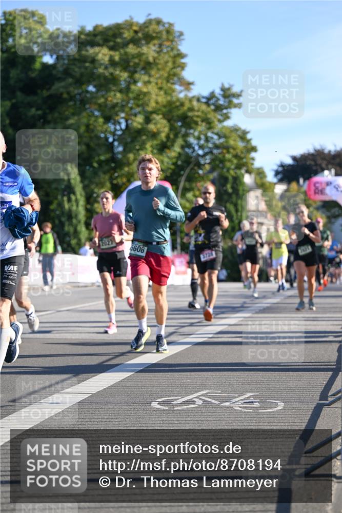 07.09.2025 - BARMER Alsterlauf Dr. Thomas Lammeyer http://msf.ph/oto/8708194 07.09.2025 09:30:03 Laufen 5606, 3726, 2421 meine-sportfotos.de