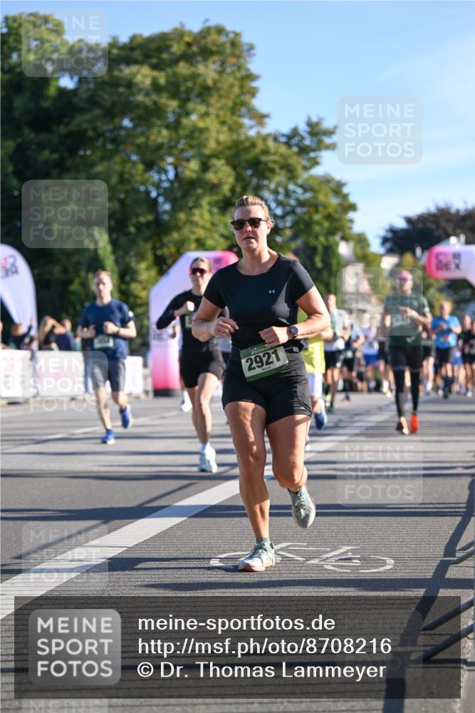 07.09.2025 - BARMER Alsterlauf Dr. Thomas Lammeyer http://msf.ph/oto/8708216 07.09.2025 09:30:06 Laufen 2921 meine-sportfotos.de