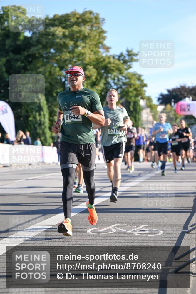 07.09.2025 - BARMER Alsterlauf Dr. Thomas Lammeyer http://msf.ph/oto/8708240 07.09.2025 09:30:10 Laufen 5642, 5717 meine-sportfotos.de