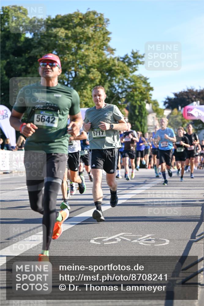 07.09.2025 - BARMER Alsterlauf Dr. Thomas Lammeyer http://msf.ph/oto/8708241 07.09.2025 09:30:10 Laufen 5642, 5717 meine-sportfotos.de