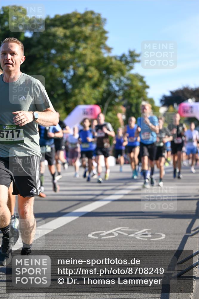 07.09.2025 - BARMER Alsterlauf Dr. Thomas Lammeyer http://msf.ph/oto/8708249 07.09.2025 09:30:12 Laufen 36, 5717 meine-sportfotos.de