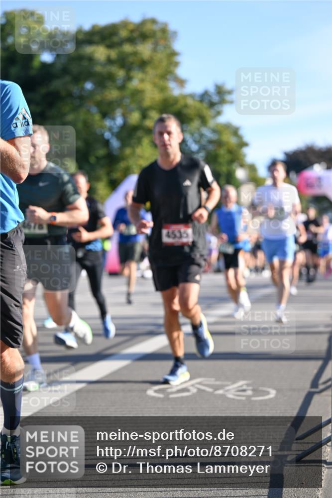 07.09.2025 - BARMER Alsterlauf Dr. Thomas Lammeyer http://msf.ph/oto/8708271 07.09.2025 09:30:15 Laufen 4535 meine-sportfotos.de