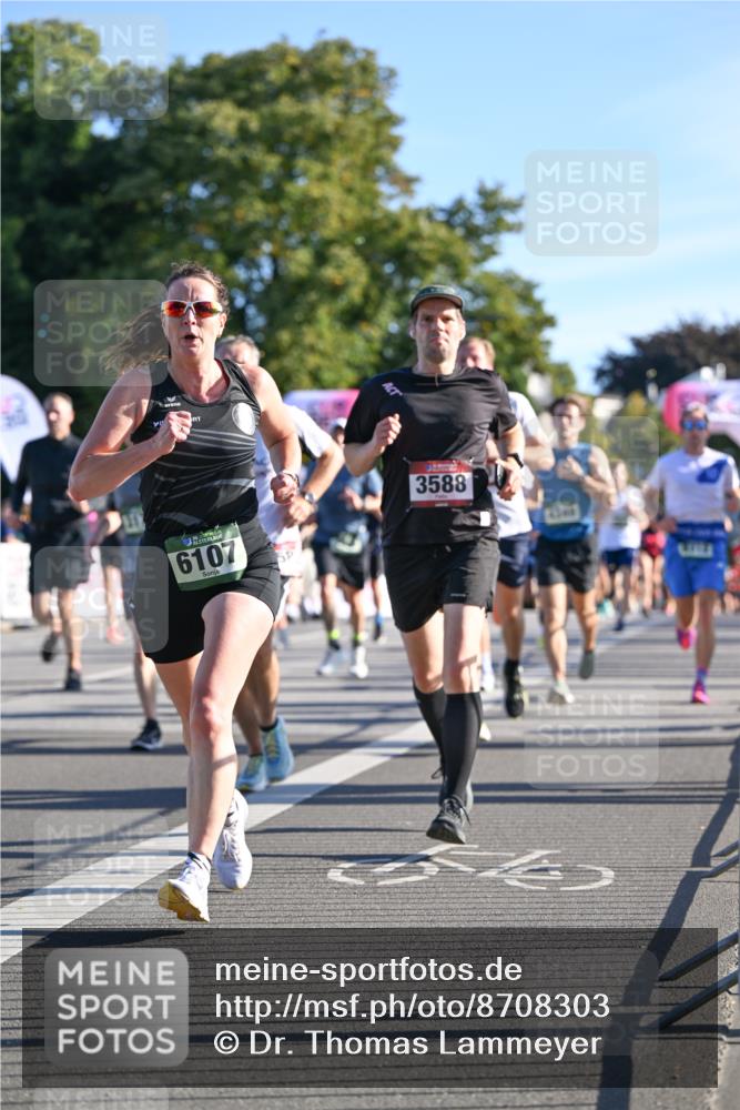 07.09.2025 - BARMER Alsterlauf Dr. Thomas Lammeyer http://msf.ph/oto/8708303 07.09.2025 09:30:20 Laufen 6107, 3588 meine-sportfotos.de