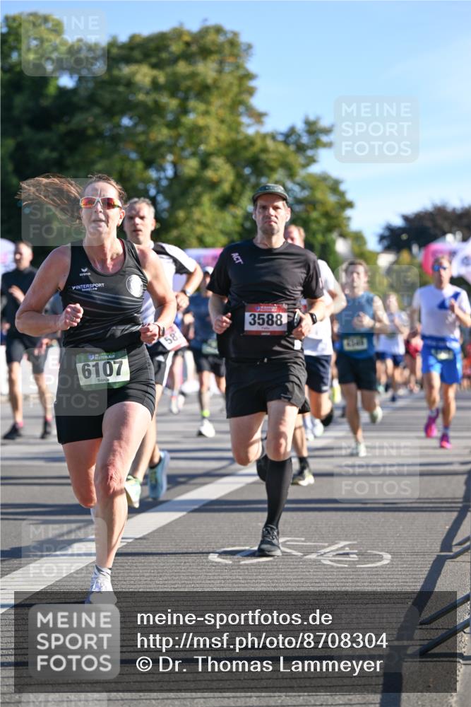07.09.2025 - BARMER Alsterlauf Dr. Thomas Lammeyer http://msf.ph/oto/8708304 07.09.2025 09:30:21 Laufen 6107, 58, 3588 meine-sportfotos.de