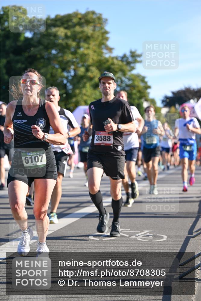 07.09.2025 - BARMER Alsterlauf Dr. Thomas Lammeyer http://msf.ph/oto/8708305 07.09.2025 09:30:21 Laufen 6107, 3588 meine-sportfotos.de