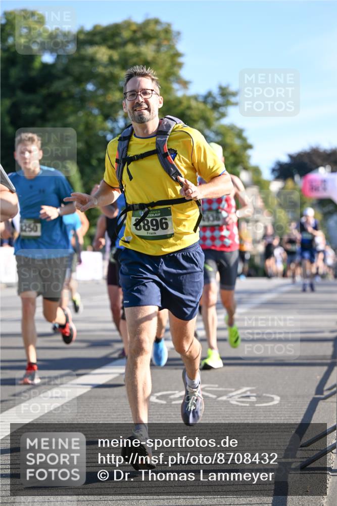 07.09.2025 - BARMER Alsterlauf Dr. Thomas Lammeyer http://msf.ph/oto/8708432 07.09.2025 09:30:43 Laufen 1250, 6896 meine-sportfotos.de