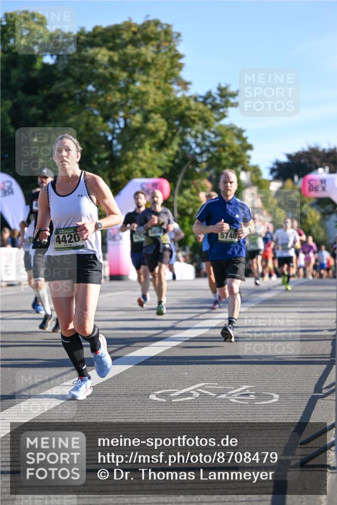 07.09.2025 - BARMER Alsterlauf Dr. Thomas Lammeyer http://msf.ph/oto/8708479 07.09.2025 09:30:53 Laufen 4420, 3454, 5740 meine-sportfotos.de