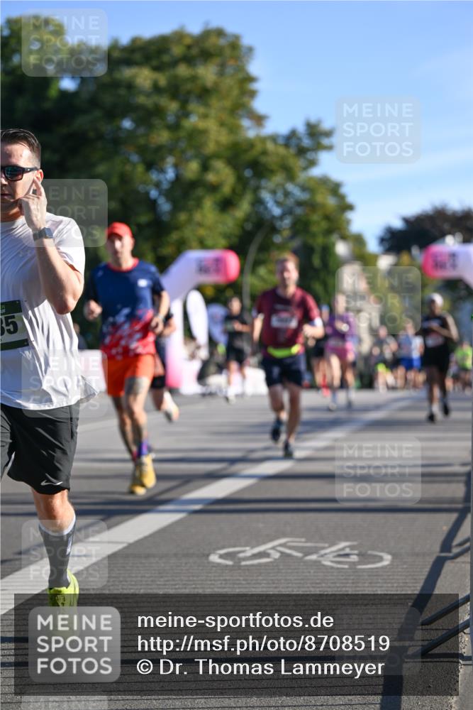 07.09.2025 - BARMER Alsterlauf Dr. Thomas Lammeyer http://msf.ph/oto/8708519 07.09.2025 09:30:59 Laufen 35 meine-sportfotos.de