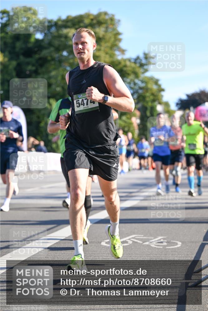 07.09.2025 - BARMER Alsterlauf Dr. Thomas Lammeyer http://msf.ph/oto/8708660 07.09.2025 09:31:24 Laufen 5474 meine-sportfotos.de