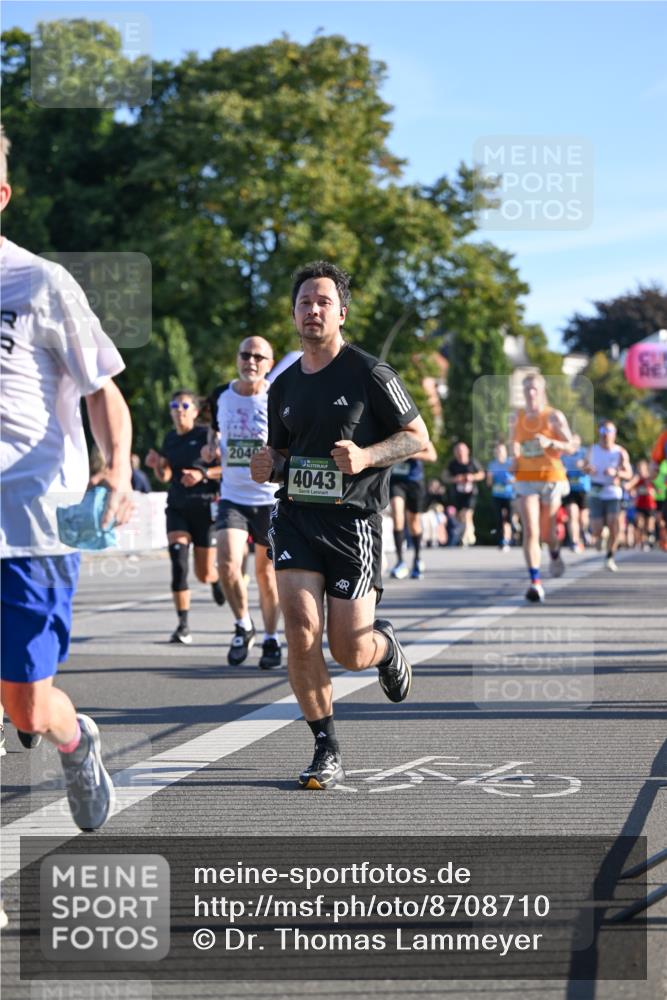 07.09.2025 - BARMER Alsterlauf Dr. Thomas Lammeyer http://msf.ph/oto/8708710 07.09.2025 09:31:32 Laufen 2040, 4043 meine-sportfotos.de