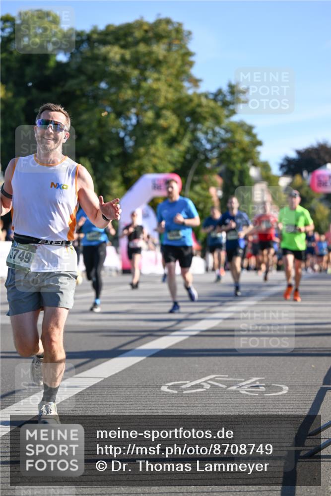 07.09.2025 - BARMER Alsterlauf Dr. Thomas Lammeyer http://msf.ph/oto/8708749 07.09.2025 09:31:39 Laufen 3749 meine-sportfotos.de