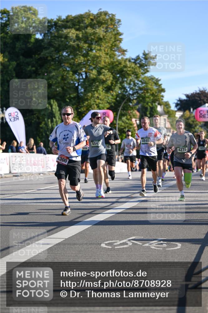07.09.2025 - BARMER Alsterlauf Dr. Thomas Lammeyer http://msf.ph/oto/8708928 07.09.2025 09:32:10 Laufen 4300, 5543, 4848, 4275 meine-sportfotos.de