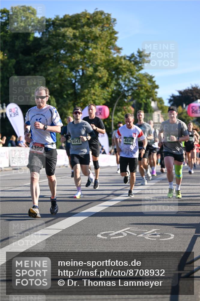 07.09.2025 - BARMER Alsterlauf Dr. Thomas Lammeyer http://msf.ph/oto/8708932 07.09.2025 09:32:10 Laufen 55, 4300, 5543, 4848 meine-sportfotos.de